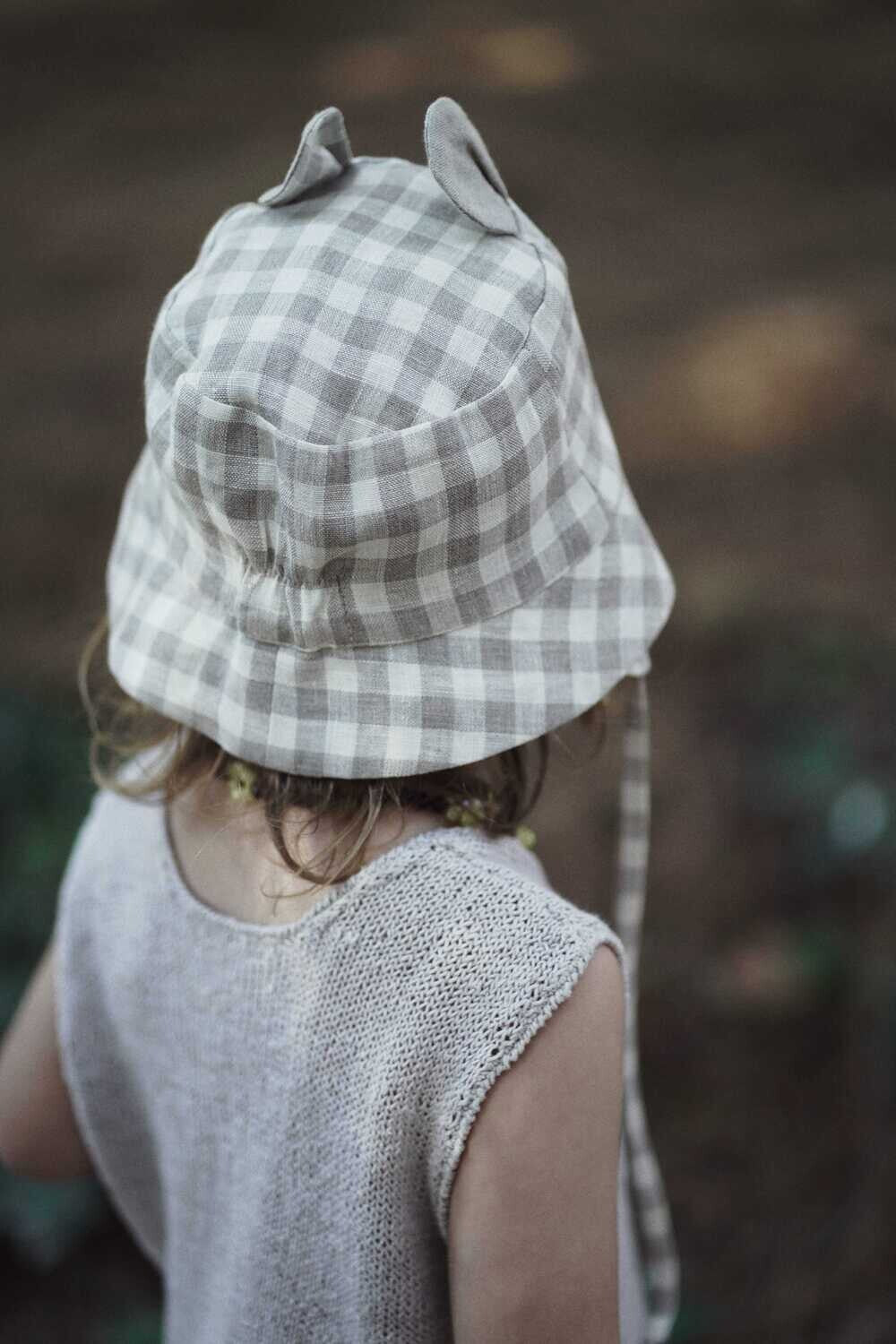 WHITEGINGHAM BEAR HAT