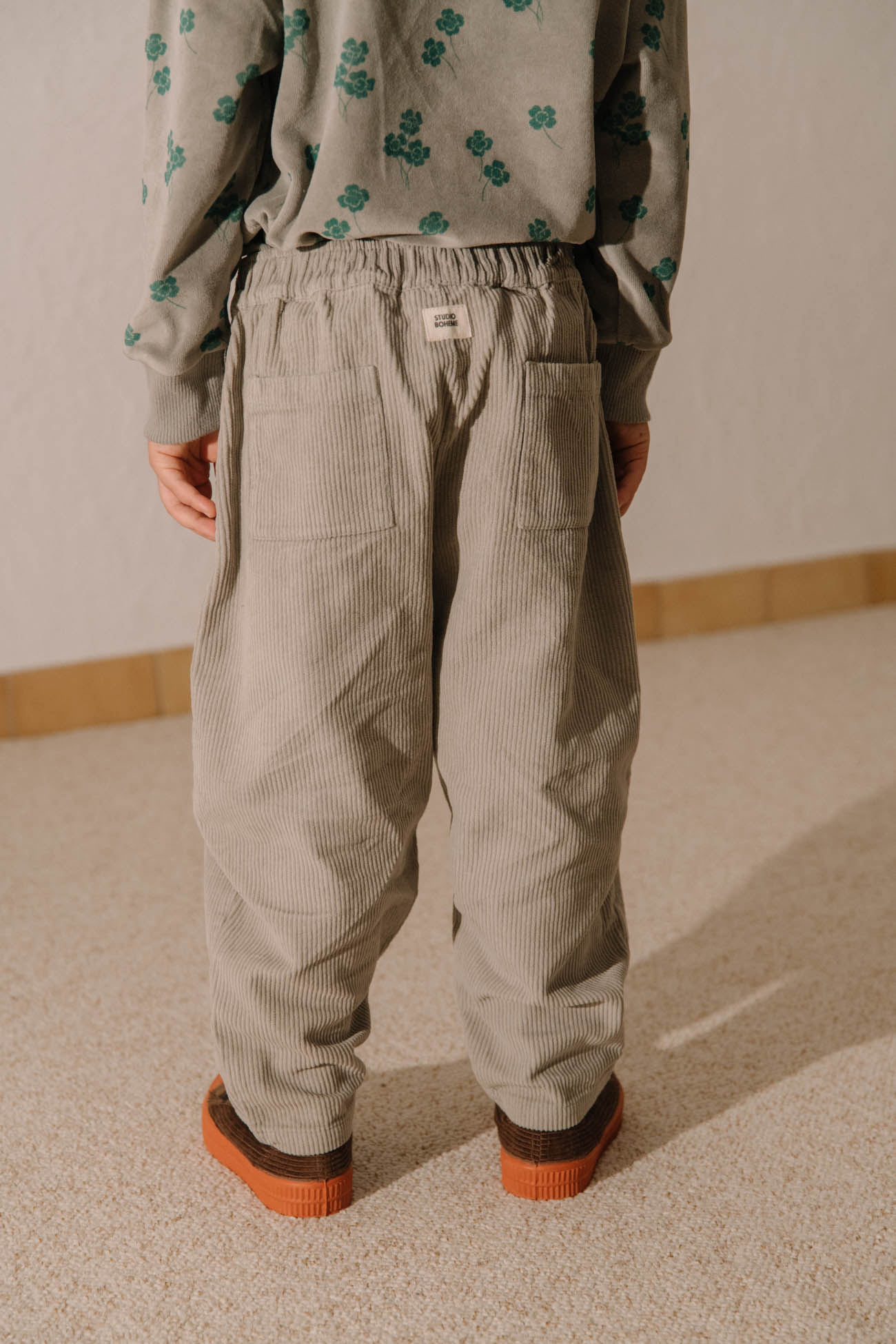 PANTALON CARROT CORDEROY GREY