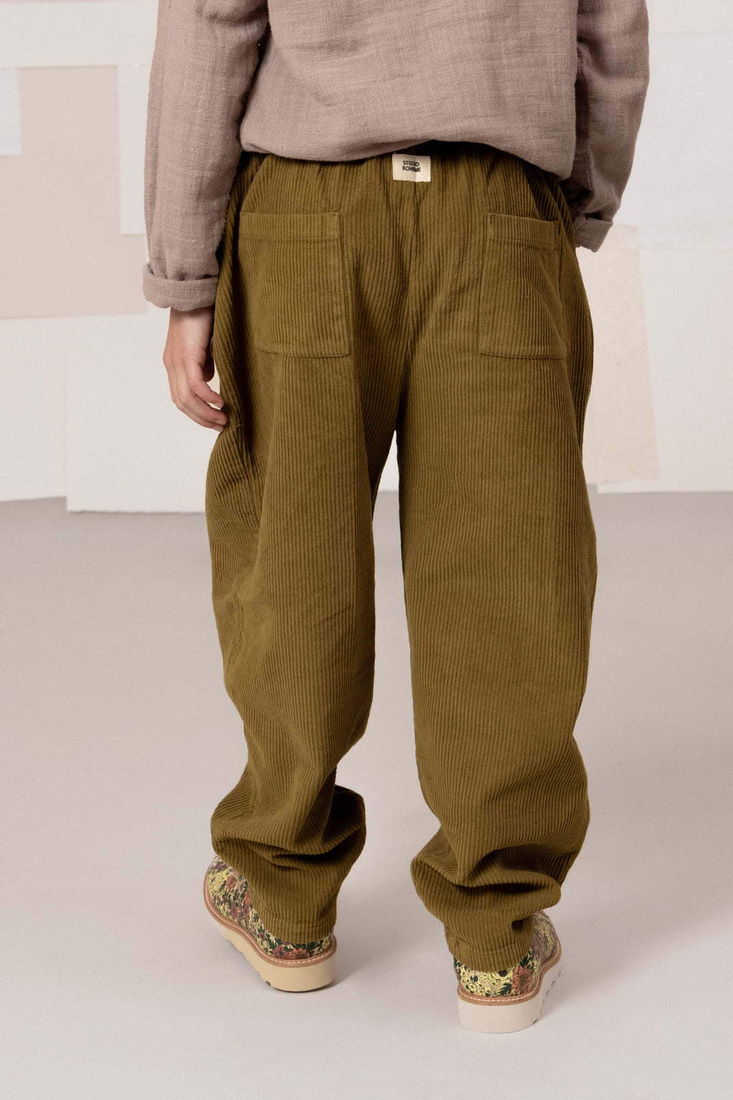 PANTALON CARROT CORDEROY GREEN NUTRIA