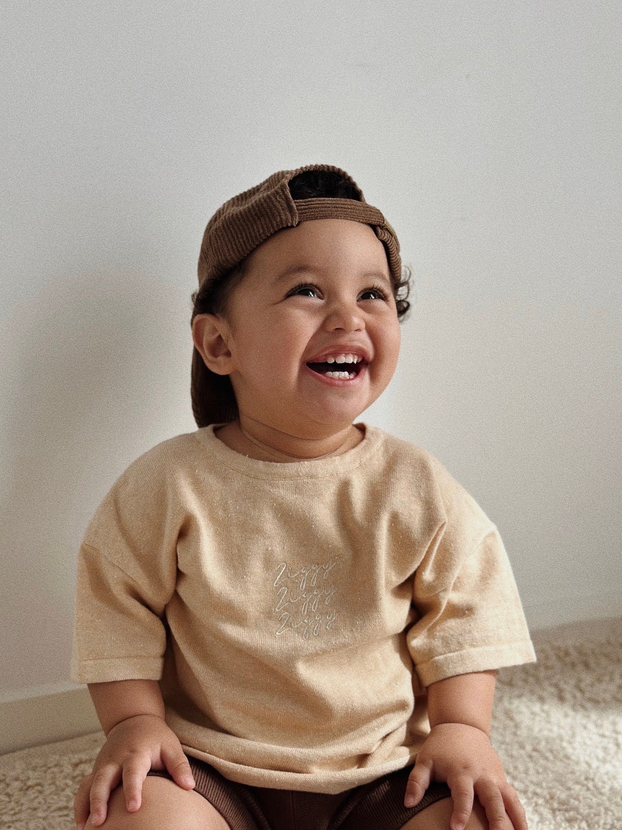 【LAST ONE】SIGNATURE TEE | SAND FLECK (KIDS)