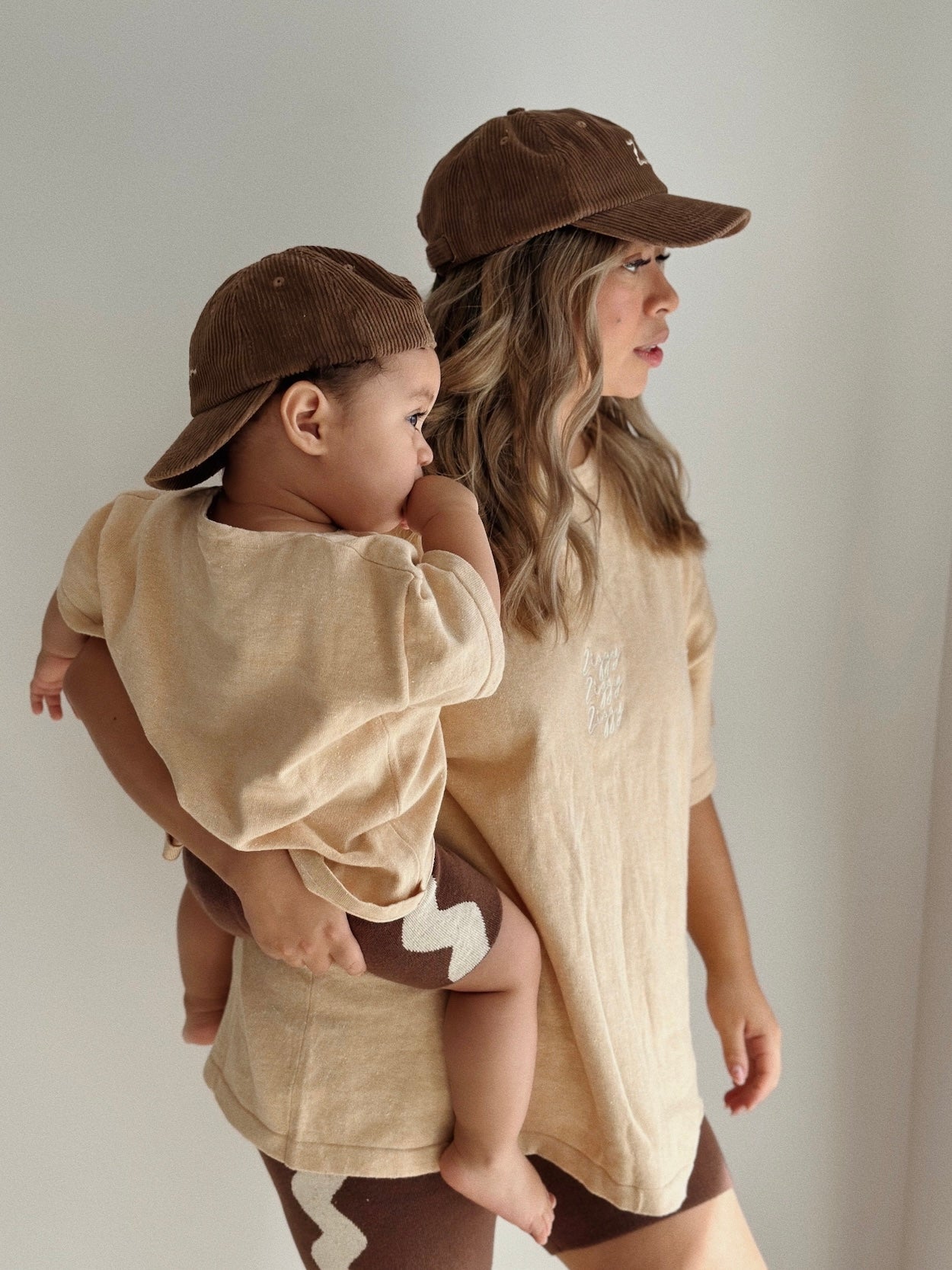 【LAST ONE】SIGNATURE TEE | SAND FLECK (KIDS)