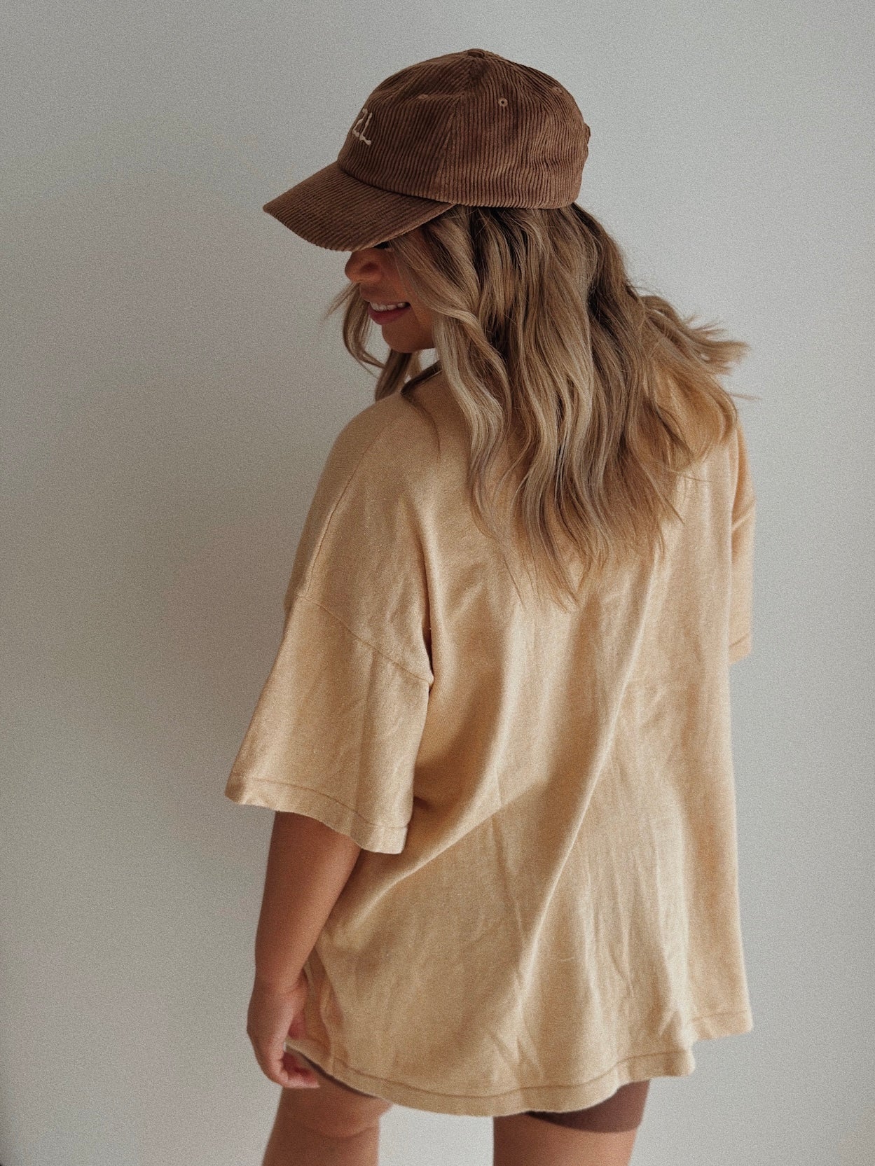 SIGNATURE TEE | SAND FLECK (WOMEN'S)