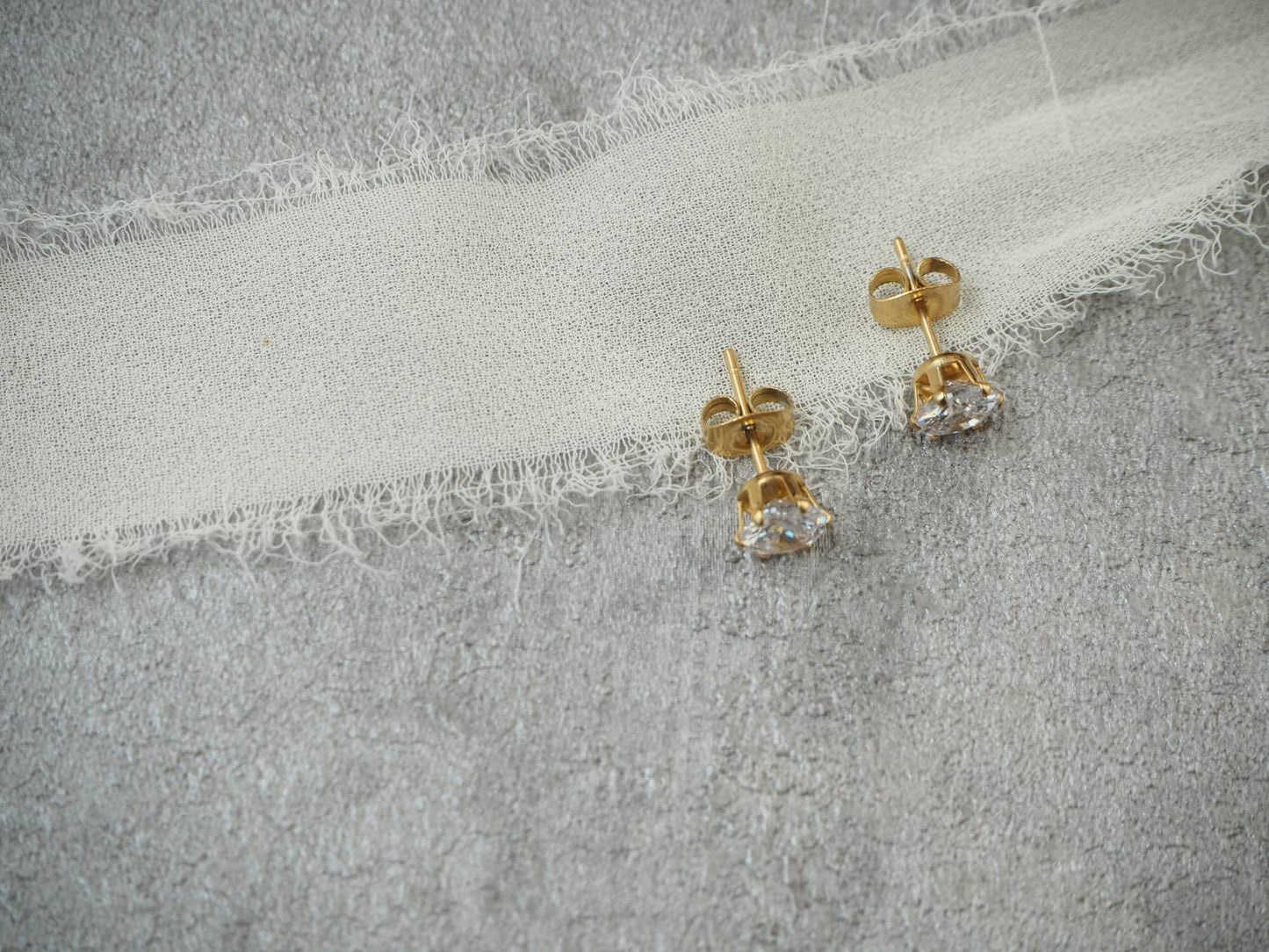 Stone pierced earrings