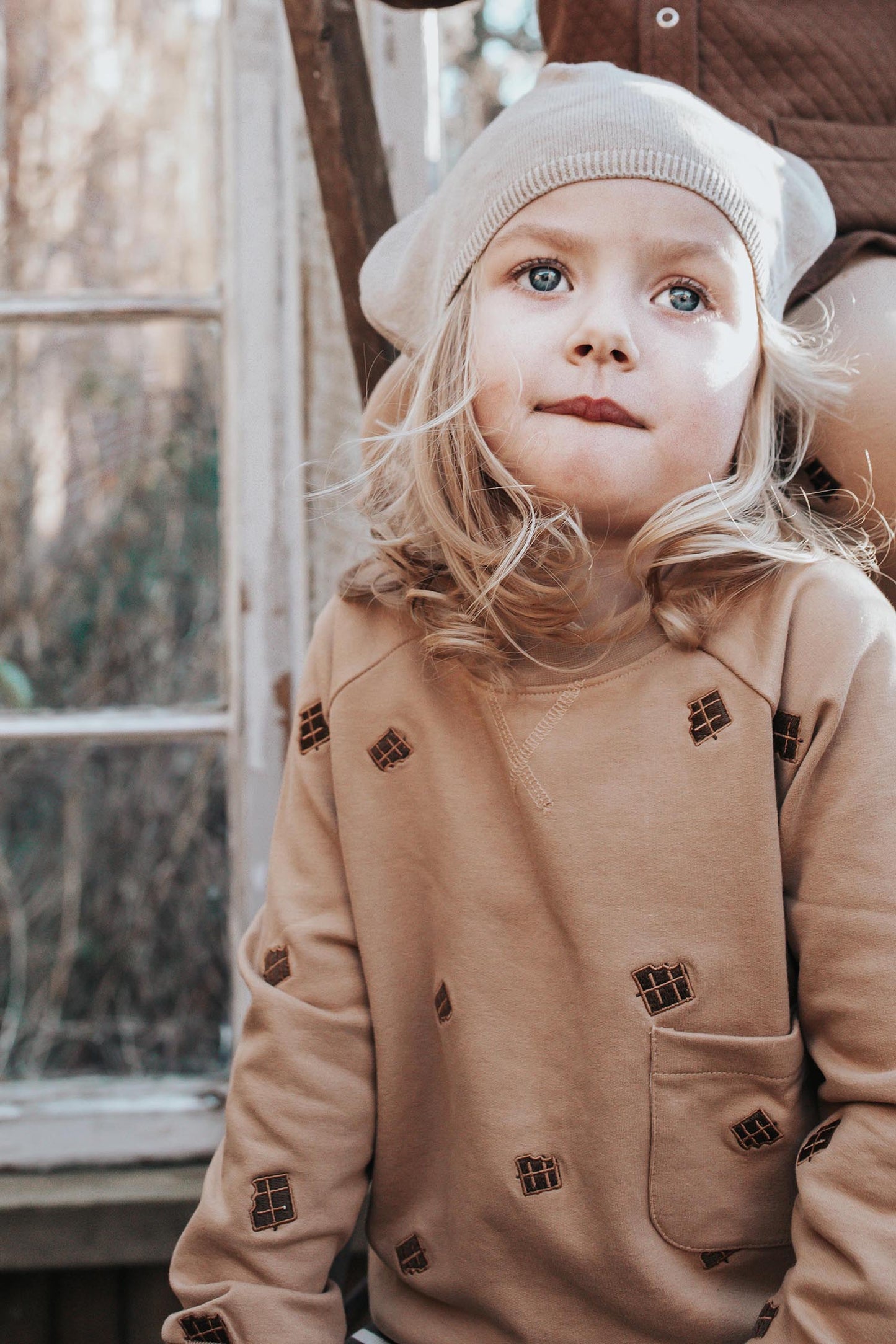 MONSIEUR MINI - Embroidery Chocolate Sweatshirt