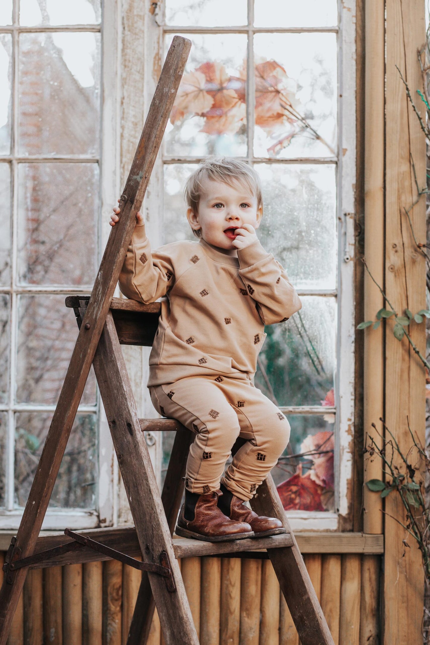 【LAST ONE】MONSIEUR MINI - Embroidery Chocolate Leggings