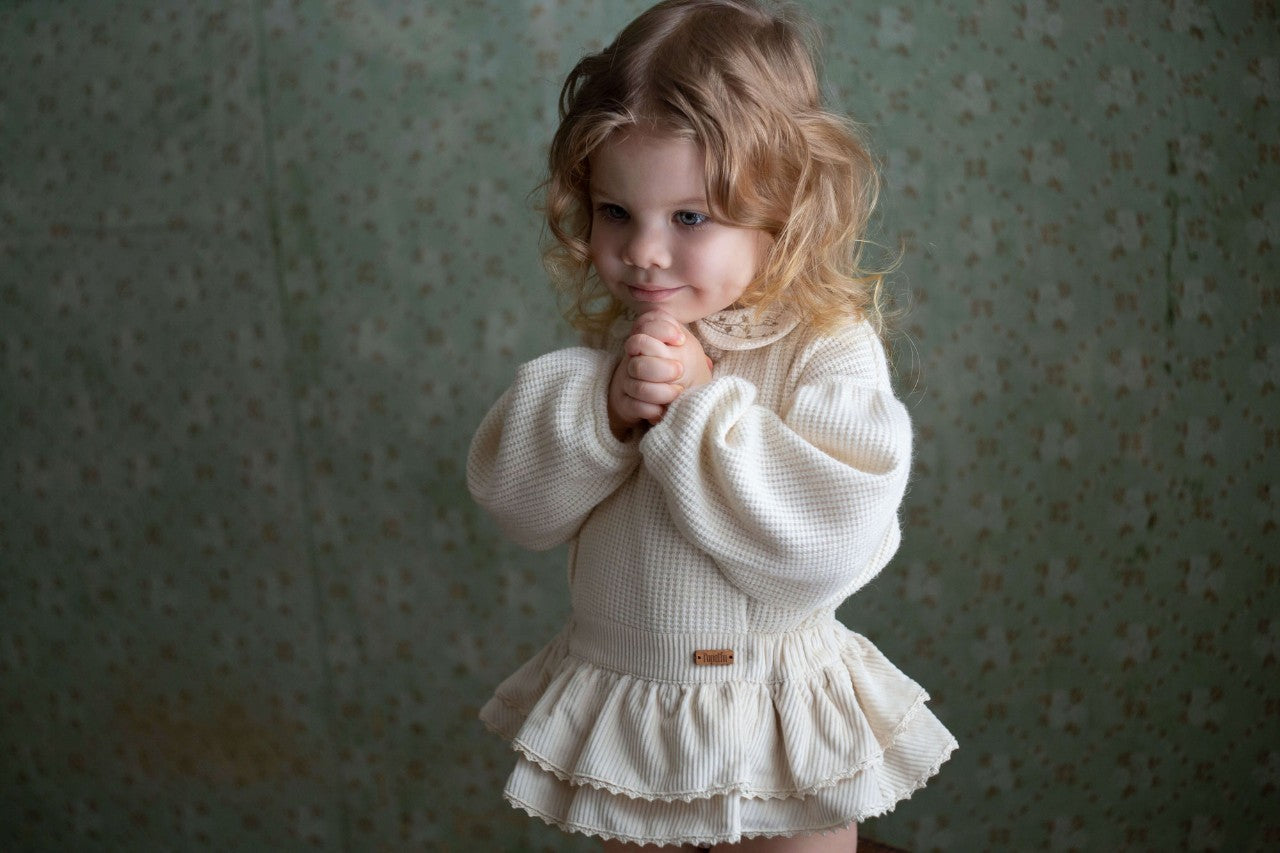 Popelin - Off-white frilled romper suit with bib