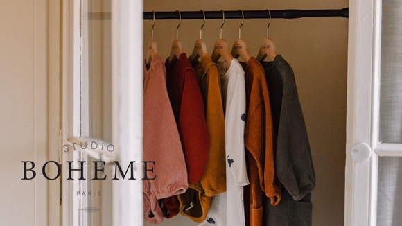 海外子ども服ならEngels Zimmer。2016年に長男を、2019年に次男を授かりました。ただでさえ可愛い子どもたちに可愛いお洋服を着せたら天使になるのでは！？と思いベビー・キッズファッションに興味が湧きました。SNSなんかでキラキラしているお洋服などを探し、気に入ったお洋服を子どもたちに着せると天使のいるお部屋ができました。