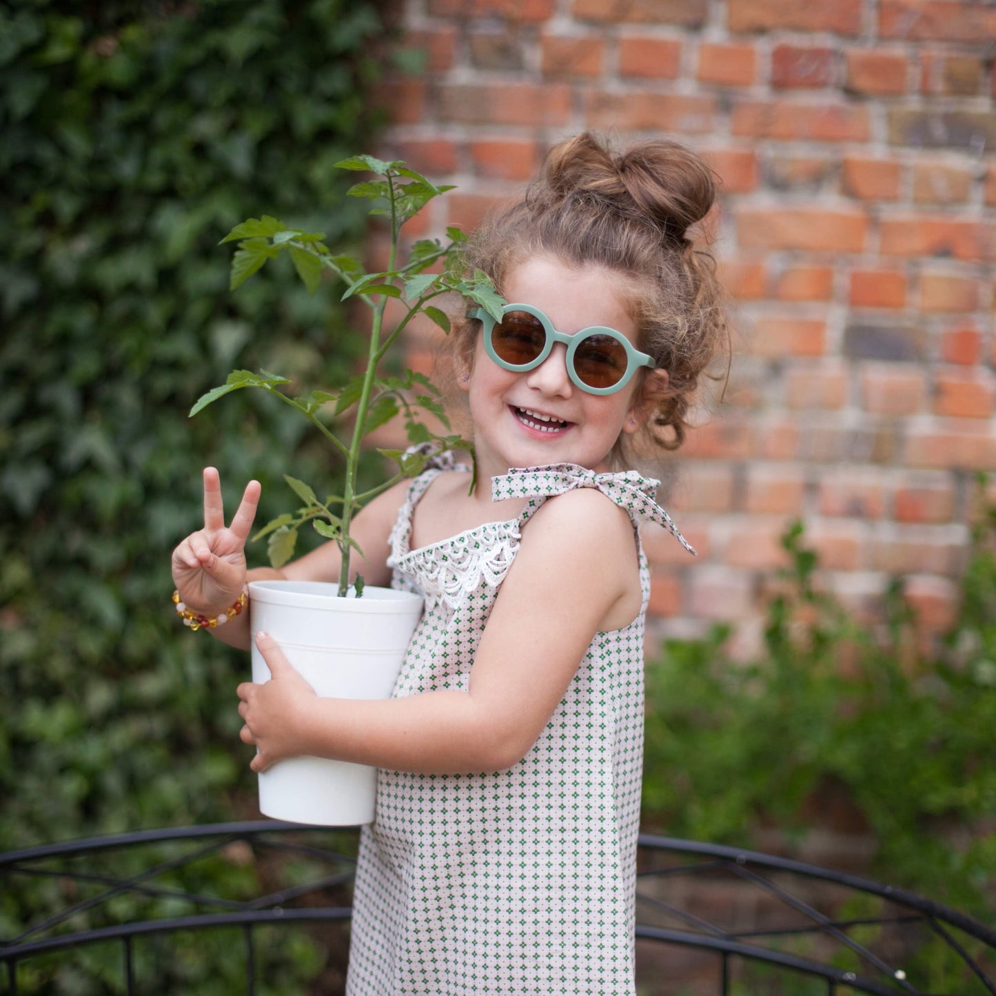 Grech & Co. Sustainable Kids Sunglass（ferne） - Engels Zimmer