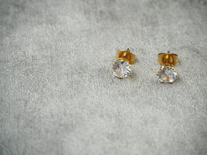 Stone pierced earrings