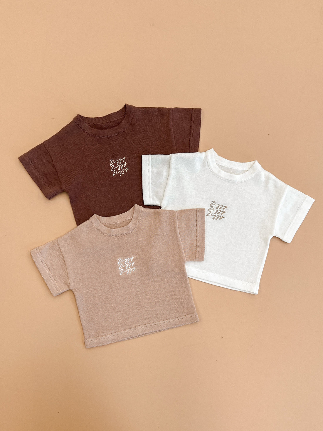 ZIGGY LOU - SIGNATURE TEE (KIDS) | CHOCOLATE